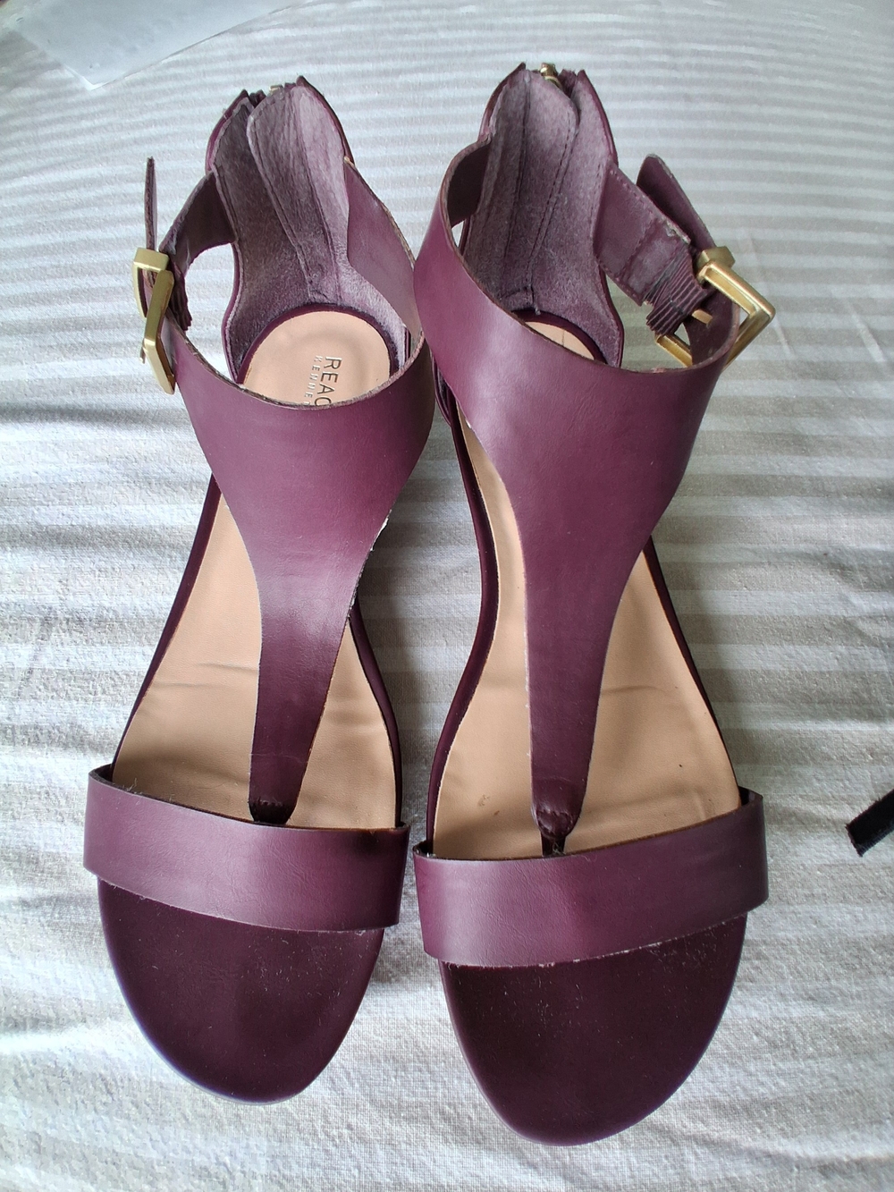 Kenneth Cole Burgundy T-Strap Women's Sandals